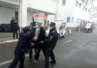 �m��ѩ����һ����(l��i)��(ch��ng)���ַ����ݾ����(d��ng)ůů���ɣ�